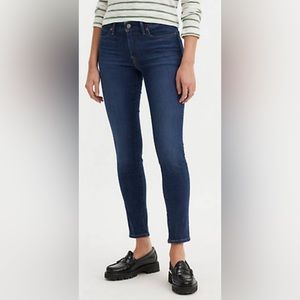 711 SKINNY WOMEN'S JEANS. Size 32. Inseam 30. EUC.